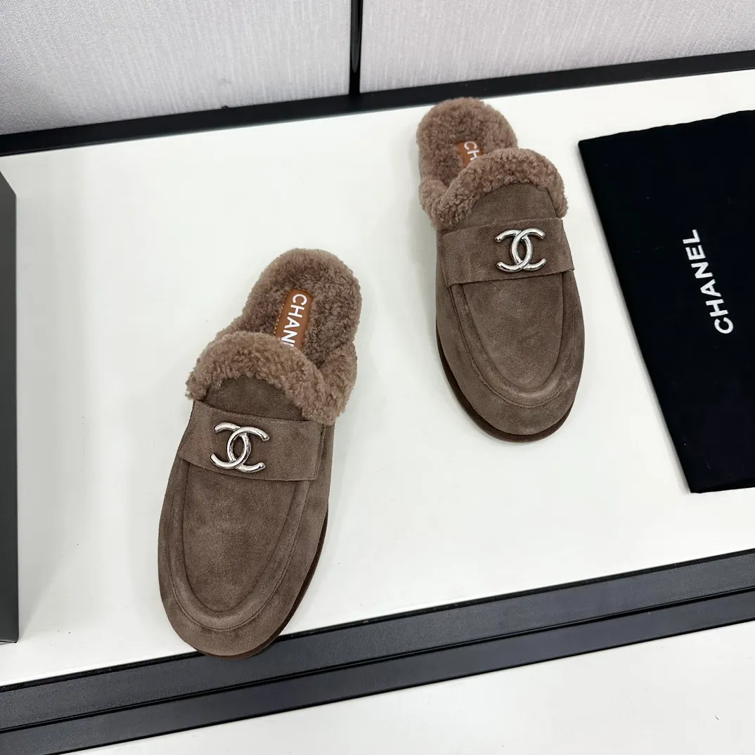 👟👟Ex-factory price 600👟👟Chanel 24K new furry loafers and Teddy furry shoes for autumn and winter. Very comfortable. Maillard brown is still very suitable for autumn and winter~ Suede upper, fur lining integrated, leather outsole Size: 35-39, other sizes are customized